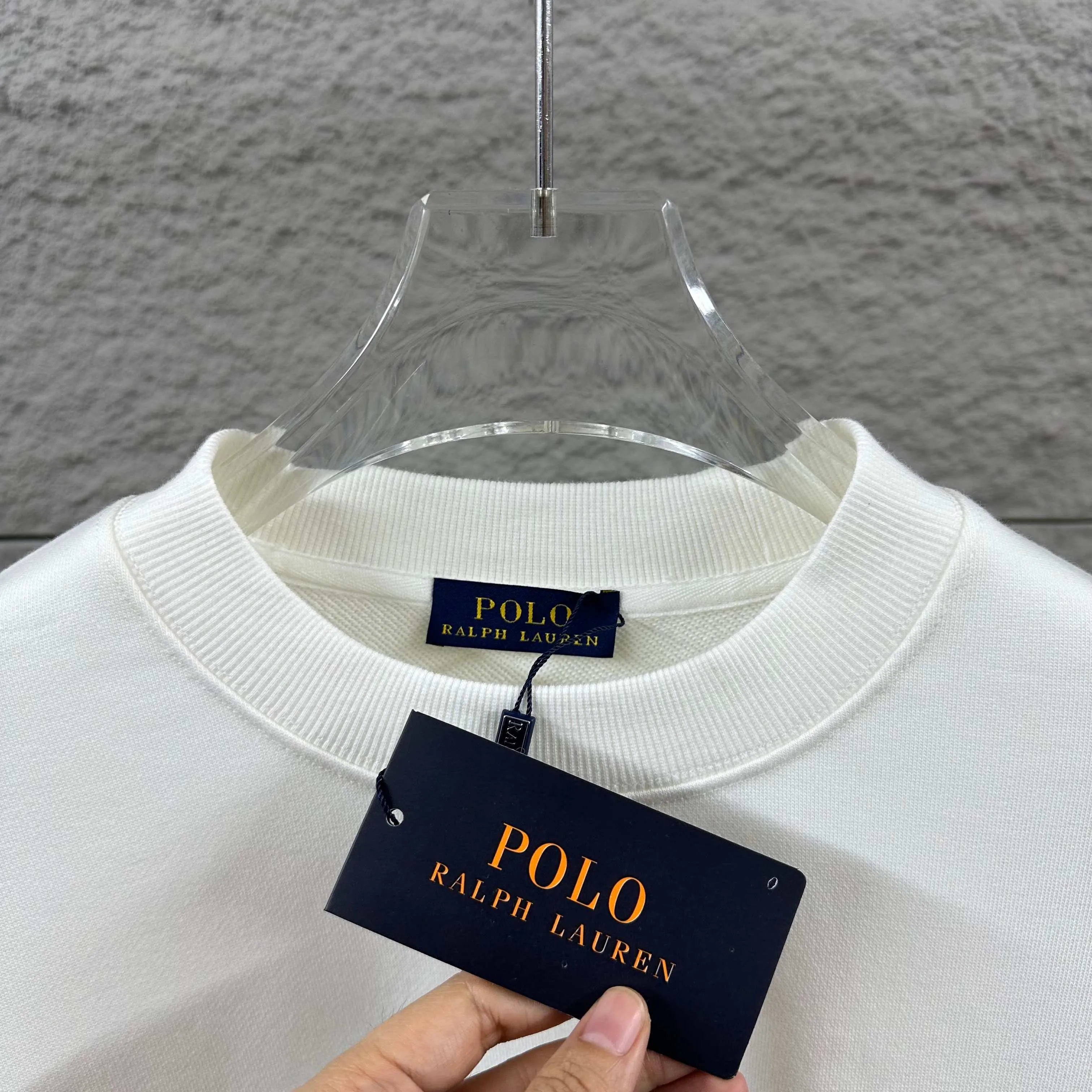 P210 Polo* Ralph Lauren 2025 Autumn and Winter new round neck sweatshirt Classic simple embroidery Customized terry fabric Long sleeves Unisex Color: Black White Size: S (90-130 pounds) M (120-150 pounds) L (140-165 pounds) XL (160-180 pounds) XXL (180-210 pounds)